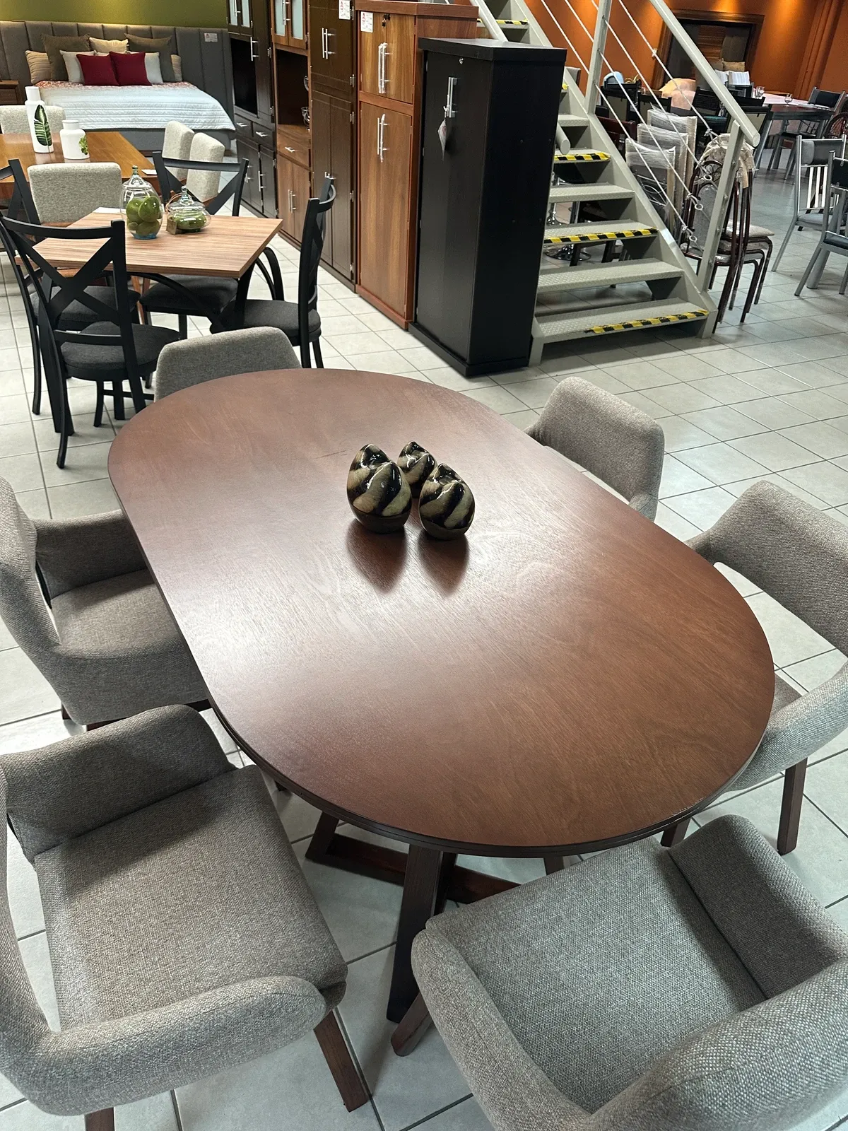 Comedor JP Oval — Comedor JP Oval