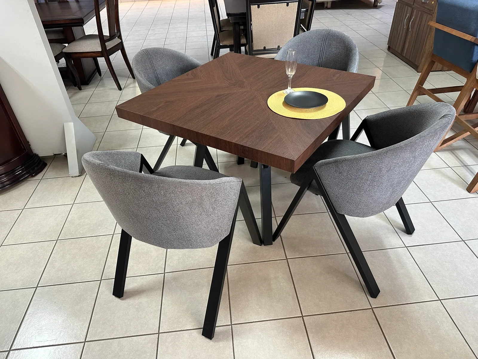 Comedor Taosa Mallory — Comedor Taosa Mallory