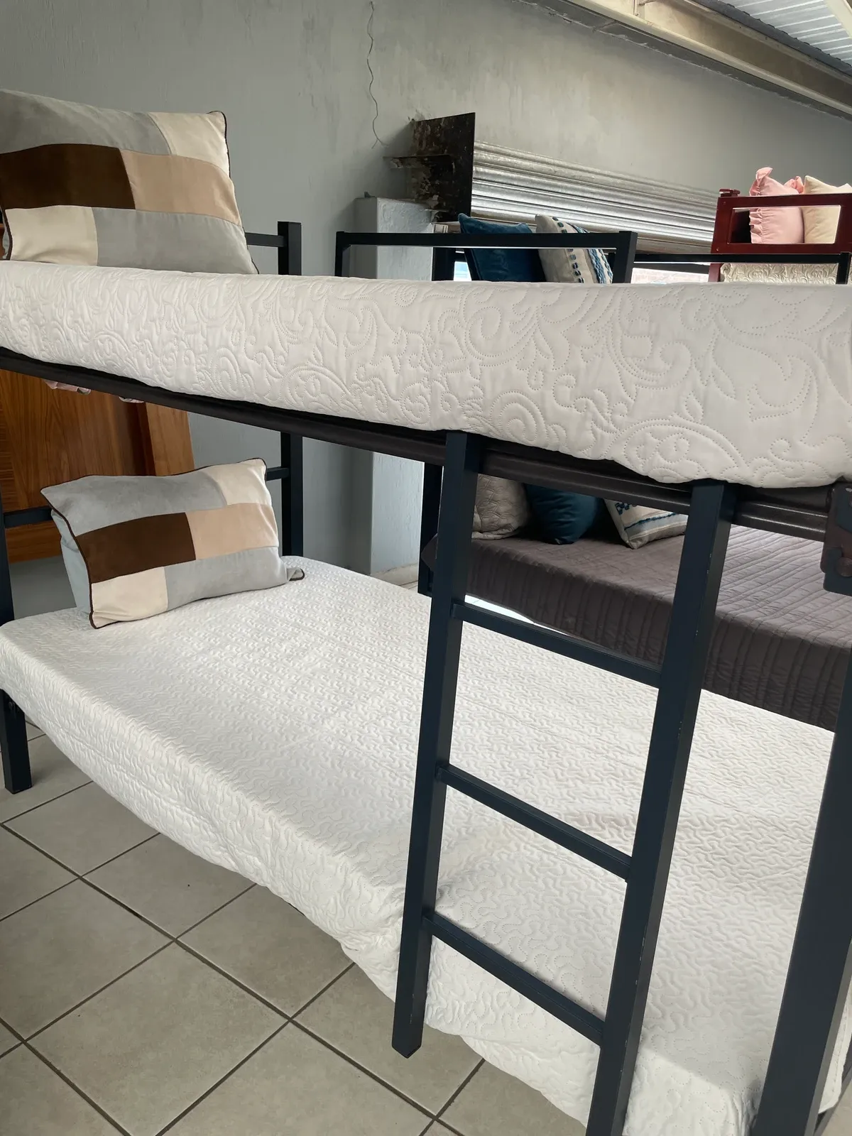 Litera Boston Polonia Ind — Litera Boston Polonia Ind