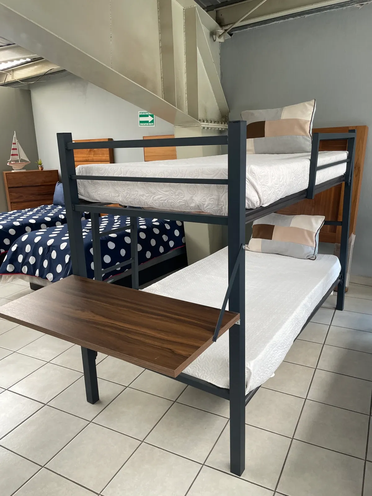 Litera Boston Polonia Ind — Litera Boston Polonia Ind