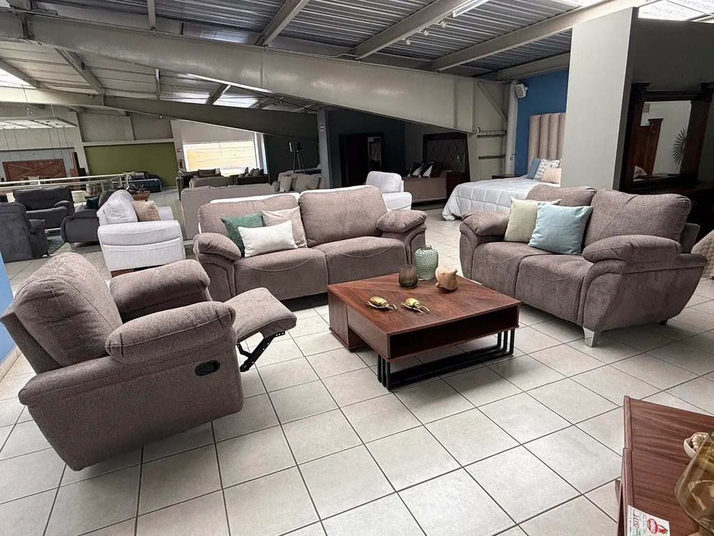 Sala Losal Manhatan con Reposet — Sala Losal Manhatan con Reposet